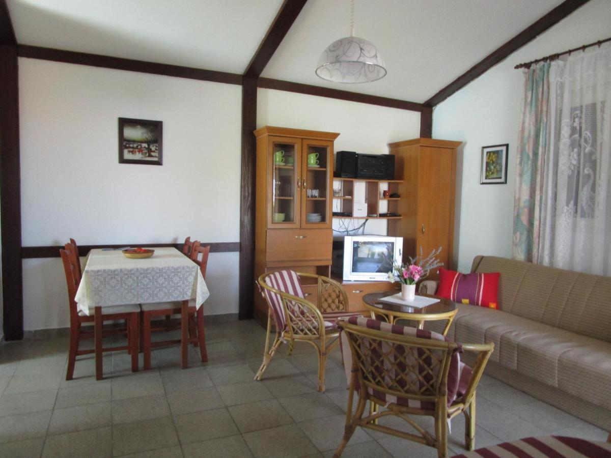 Beachfront House Nada - Happy Rentals Karlobag Εξωτερικό φωτογραφία