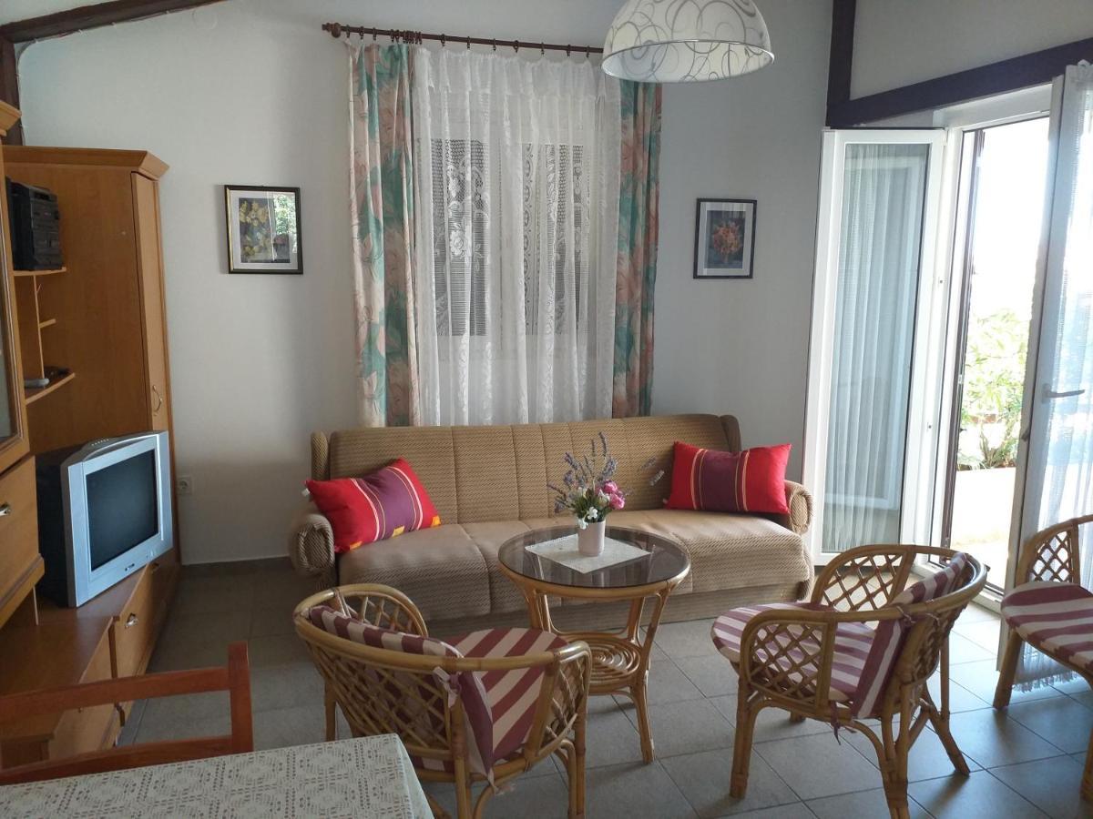 Beachfront House Nada - Happy Rentals Karlobag Εξωτερικό φωτογραφία