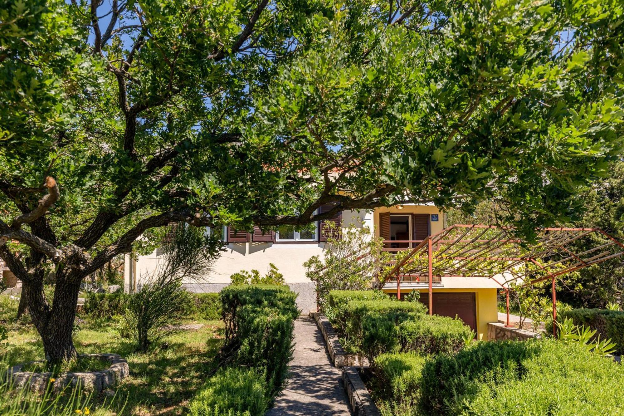 Beachfront House Nada - Happy Rentals Karlobag Εξωτερικό φωτογραφία